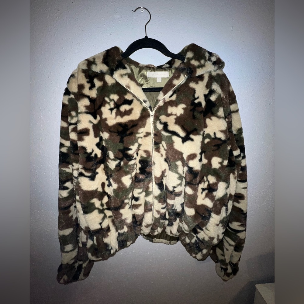 FLUFFY CAMO ZIPUP JACKET WITH HOOD